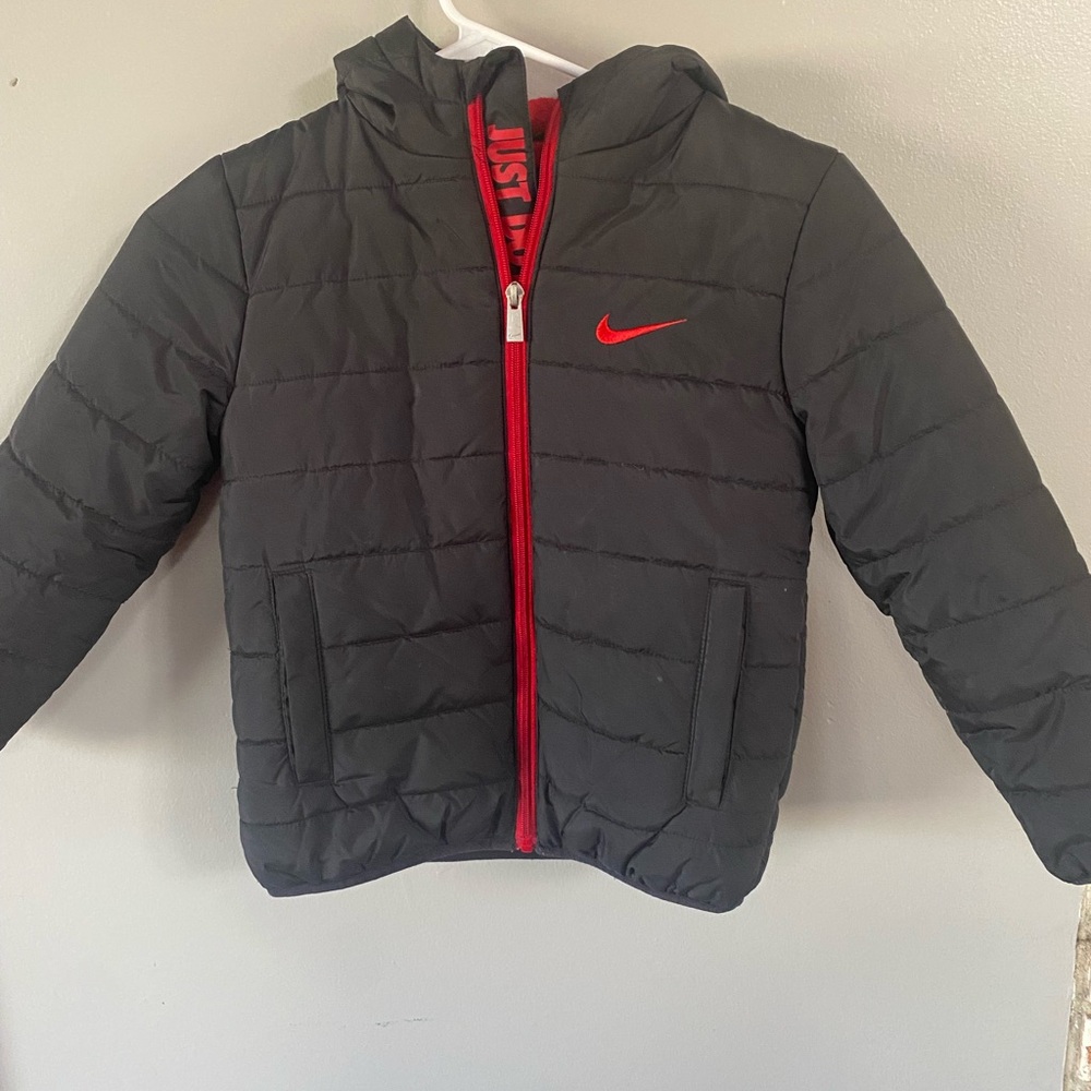 Nike‎ boys black hooded Puffer Jacket with Red lining Swoosh size 6